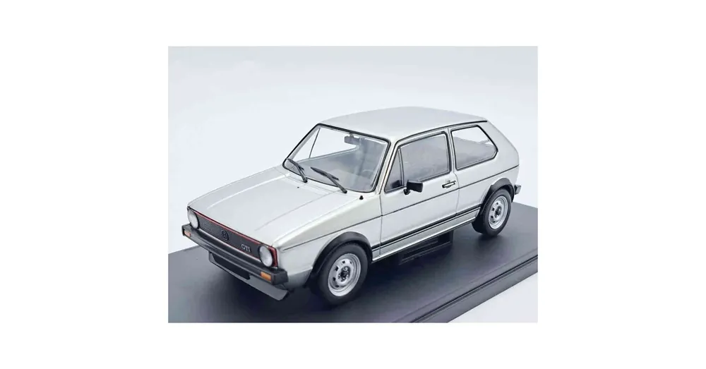 Volkswagen Golf GTI ezüst – 1 24 méretarányos fém modellautó Edicola Újdonság