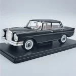 Utolsó esély Mercedes-Benz 220 1 24 WhiteBox