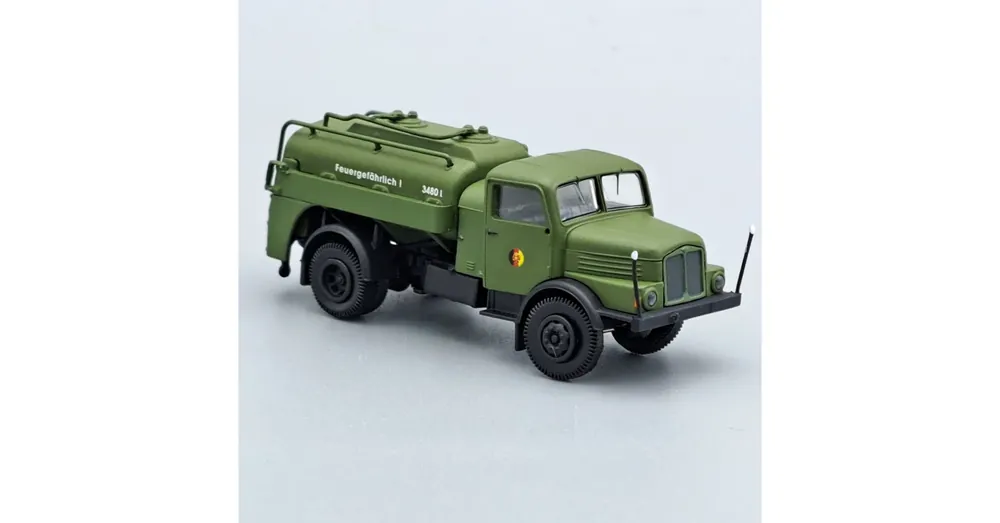 IFA S4000-1 Tankwagen NVA 1 87 Brekina Árengedmény