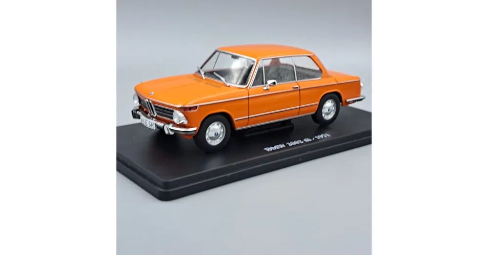 Vedd meg online BMW 2002ti 1971 1 24 modellautó narancs