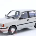Volvo 360 1987 1 18 Triple9 modell ezüst Bestseller