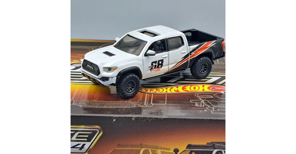 Hot Wheels Elite 64 - Toyota Tacoma ‘17 Szuper ajánlat
