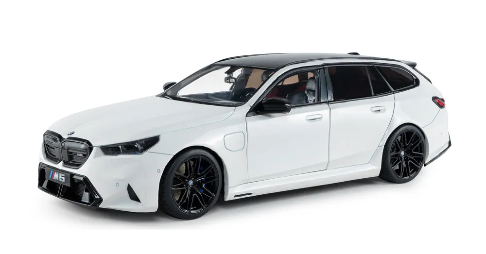 Csak ma BMW M5 Touring 2024 fehér 1 18 Solido
