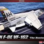 Legjobb ár Academy 1 72 Vought F-8E Crusader VF-162 ‘The Hunters‘ repülő makett