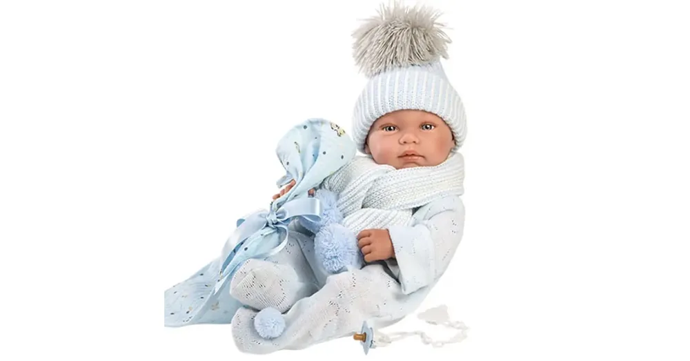 Llorens Tino 43 cm-es újszülött fiú baba kék babapléddel, cumival és 3 db különböző ruhával Kedvezmény