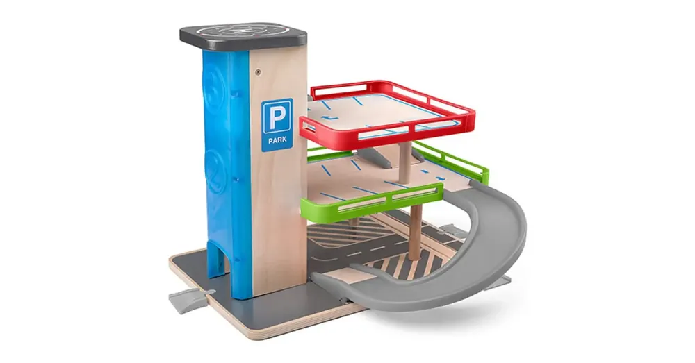 Népszerű Fa parkolóház lifttel