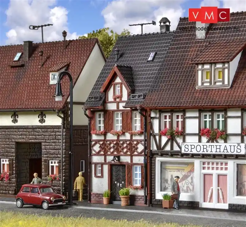 Kedvezmény Vollmer 3673 Városi emeletes favázas sorház, Bahnhofstrasse 17 (H0)