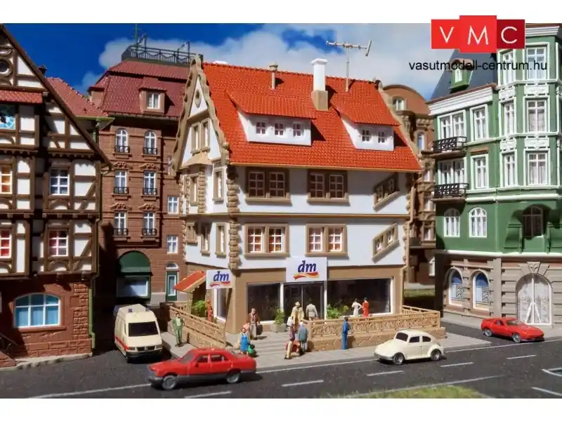 Vollmer 7664 DM - Drogerie Markt emeletes lakóház (N) Szezonális akció